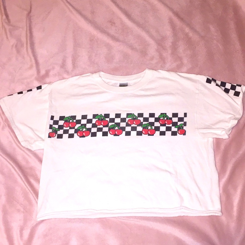 Rue 21 checkered Cherry white T-shirt size medium